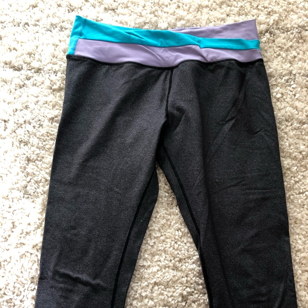 Lululemon Astro Capri in charcoal